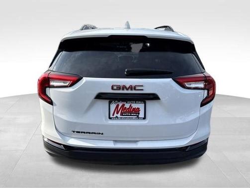 Summit White 2024 GMC Terrain SLE