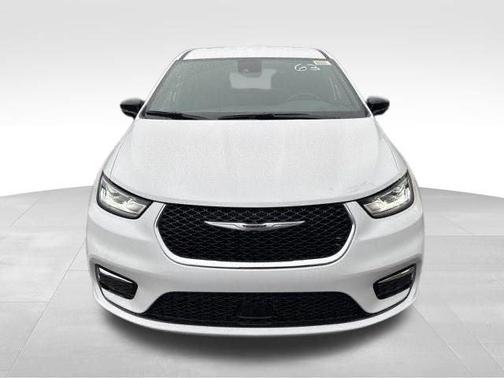Bright White Clearcoat 2026 Chrysler Pacifica Select