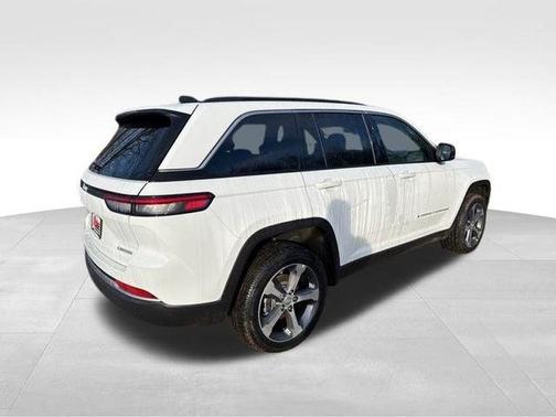 Bright White Clearcoat 2026 Jeep Grand Cherokee Limited