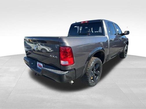 2016 RAM 1500 SLT