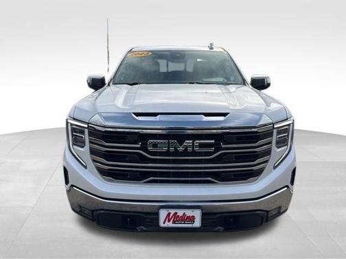 White Frost Tri-Coat 2023 GMC Sierra 1500 SLT