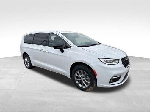 Bright White Clearcoat 2026 Chrysler Pacifica Select