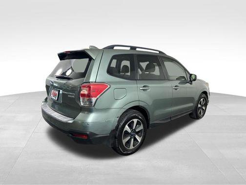 Jasmine Green Metallic 2017 Subaru Forester 2.5i Premium