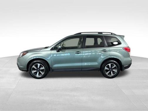 Jasmine Green Metallic 2017 Subaru Forester 2.5i Premium