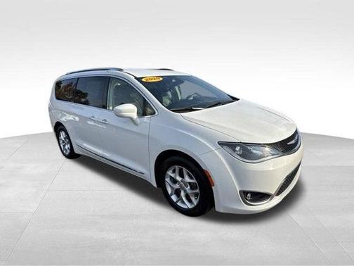 Bright White Clearcoat 2020 Chrysler Pacifica Touring-L