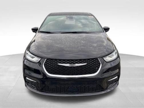 Diamond Black 2026 Chrysler Pacifica Select