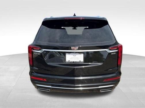 Stellar Black Metallic 2024 Cadillac XT6 Premium Luxury FWD