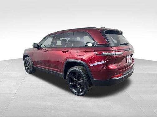 Velvet Red Pearlcoat 2023 Jeep Grand Cherokee Altitude