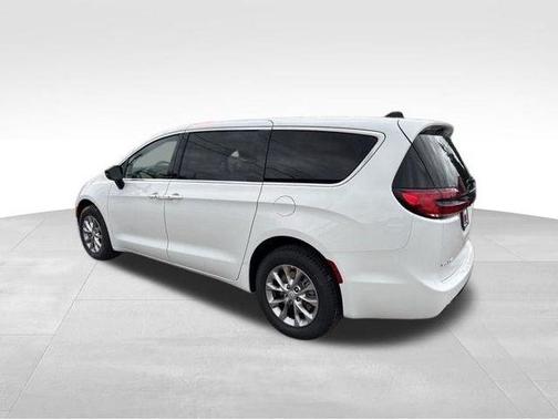 Bright White Clearcoat 2026 Chrysler Pacifica Select