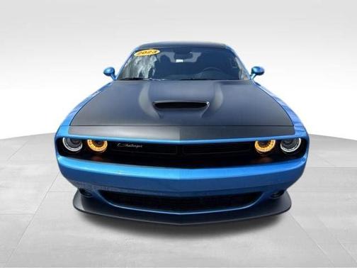 B5 Blue Pearlcoat 2023 Dodge Challenger R/T Scat Pack
