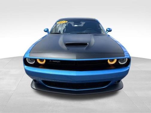 B5 Blue Pearlcoat 2023 Dodge Challenger R/T Scat Pack