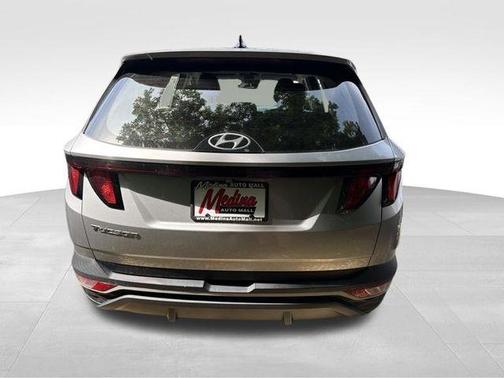 Shimmering Silver 2022 Hyundai TUCSON SE
