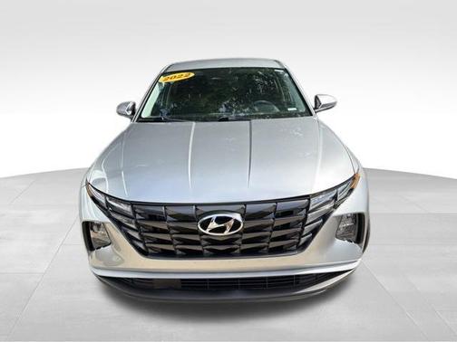 Shimmering Silver 2022 Hyundai TUCSON SE
