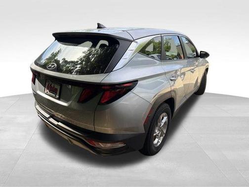 Shimmering Silver 2022 Hyundai TUCSON SE