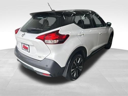 Aspen White / Super Black 2020 Nissan Kicks SR