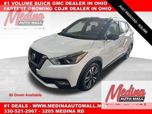 Aspen White / Super Black 2020 Nissan Kicks SR
