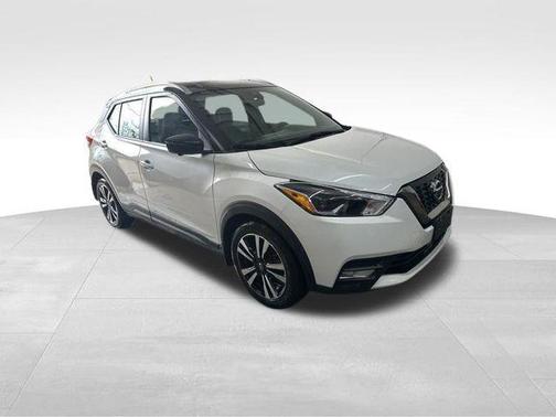Aspen White / Super Black 2020 Nissan Kicks SR