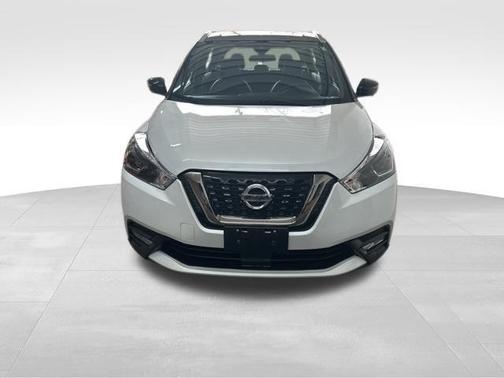 Aspen White / Super Black 2020 Nissan Kicks SR