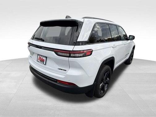 Bright White Clearcoat 2024 Jeep Grand Cherokee Limited