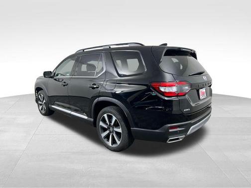 Crystal Black Pearl 2024 Honda Pilot Touring