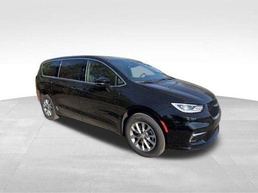 Diamond Black 2026 Chrysler Pacifica Select
