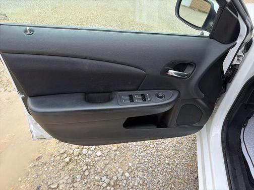 Bright White Clearcoat 2013 Chrysler 200 LX