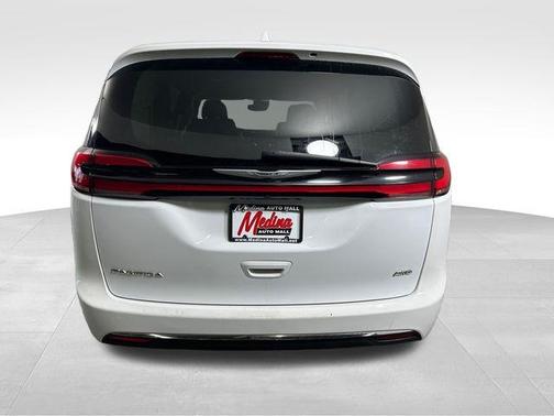 Bright White Clearcoat 2022 Chrysler Pacifica Touring-L