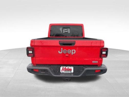 Firecracker Red Clearcoat 2022 Jeep Gladiator Overland