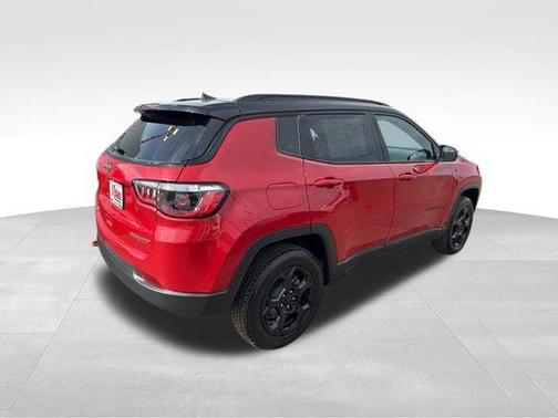Redline Pearlcoat 2023 Jeep Compass Trailhawk