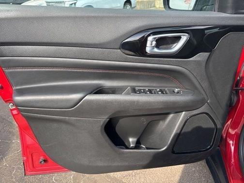 Redline Pearlcoat 2023 Jeep Compass Trailhawk