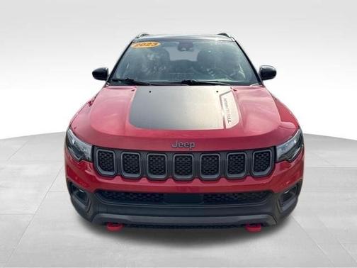 Redline Pearlcoat 2023 Jeep Compass Trailhawk
