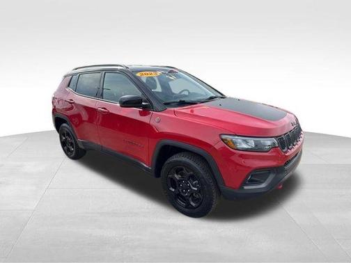 Redline Pearlcoat 2023 Jeep Compass Trailhawk