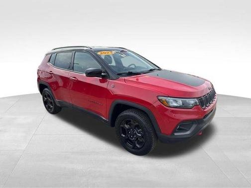 Redline Pearlcoat 2023 Jeep Compass Trailhawk