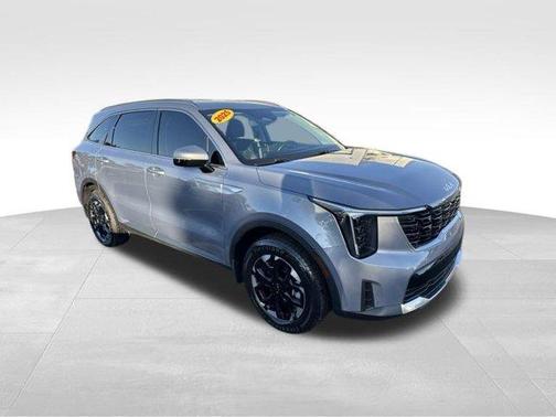 Everlasting Silver 2025 Kia Sorento S