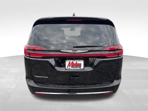 Diamond Black 2026 Chrysler Pacifica Select