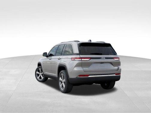 Silver Zynith 2026 Jeep Grand Cherokee Limited