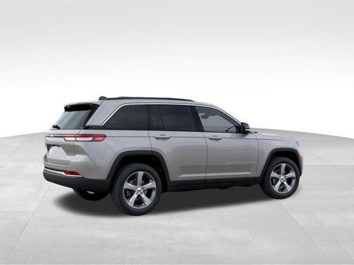 Silver Zynith 2026 Jeep Grand Cherokee Limited