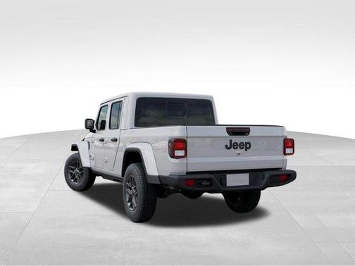 Bright White Clearcoat 2026 Jeep Gladiator Sport