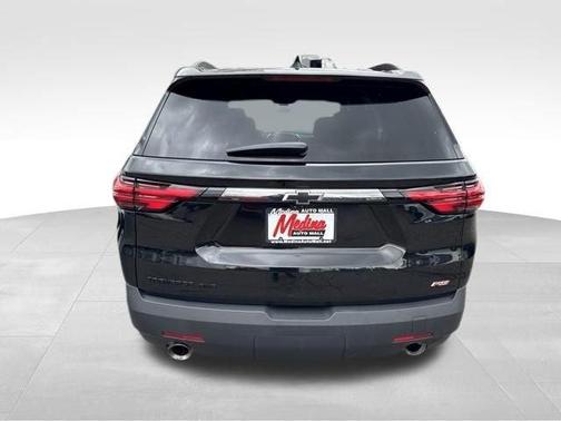Mosaic Black Metallic 2023 Chevrolet Traverse RS
