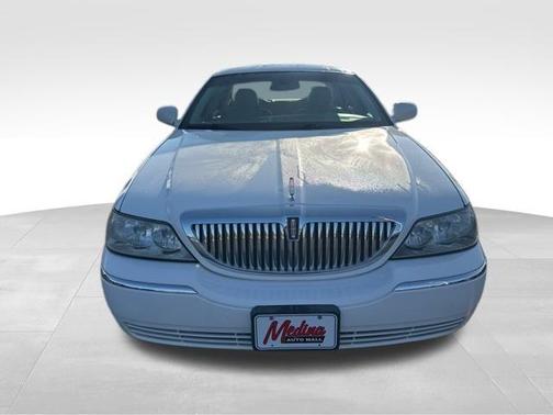 2009 Lincoln Town Car Signature Limited