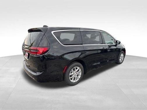 Diamond Black 2026 Chrysler Pacifica Select