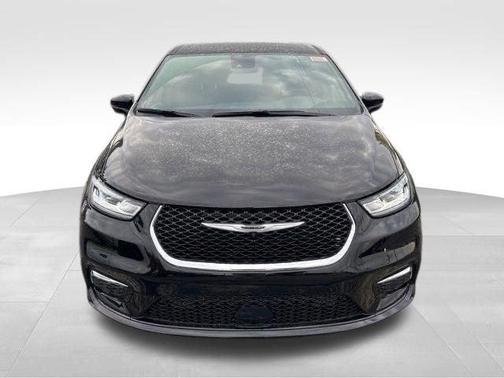 Diamond Black 2026 Chrysler Pacifica Select