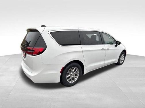 Bright White Clearcoat 2026 Chrysler Pacifica Select