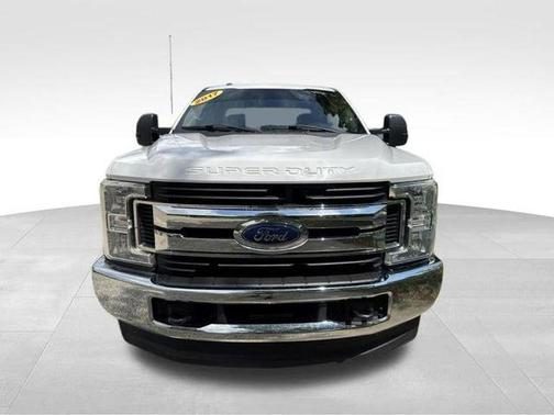Oxford White 2017 Ford F-250 XLT