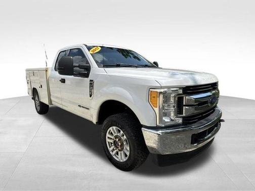 Oxford White 2017 Ford F-250 XLT