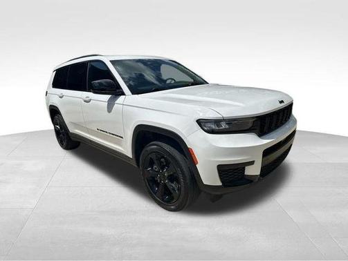 Bright White Clearcoat 2023 Jeep Grand Cherokee L Laredo