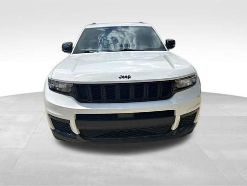 Bright White Clearcoat 2023 Jeep Grand Cherokee L Laredo
