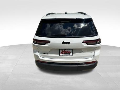 Bright White Clearcoat 2023 Jeep Grand Cherokee L Laredo