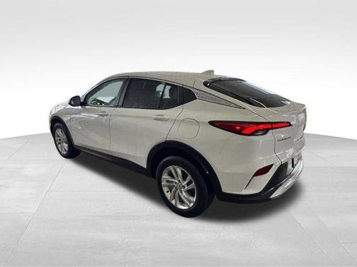 Summit White 2024 Buick Envista Preferred