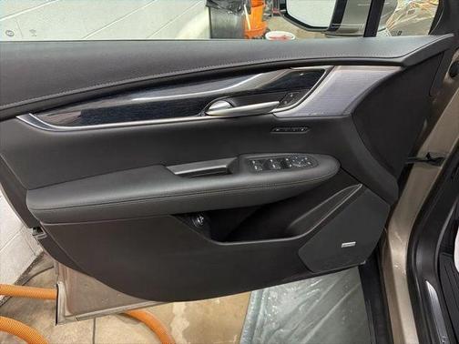 Latte 2023 Cadillac XT5 Premium Luxury